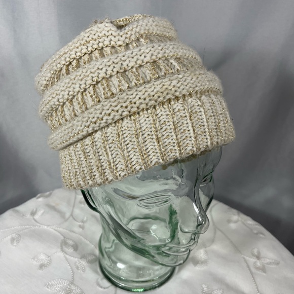CC Exclusive Women’s Ivory Gold Knit Beanie Winter Hat Toboggan NWOT - Picture 2 of 8